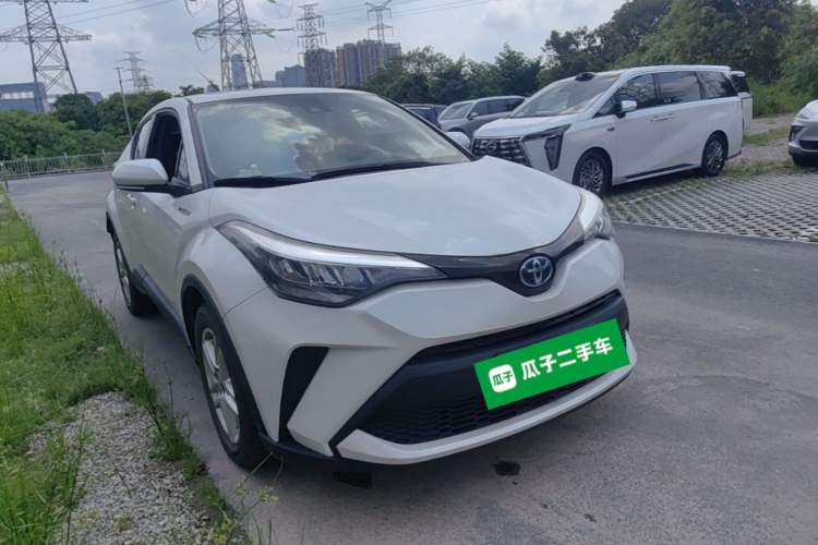 Used Toyota C-HR 2023 2.0L Smart Electric Hybrid Dual-Engine Comfort Version Front Right 45 Deg