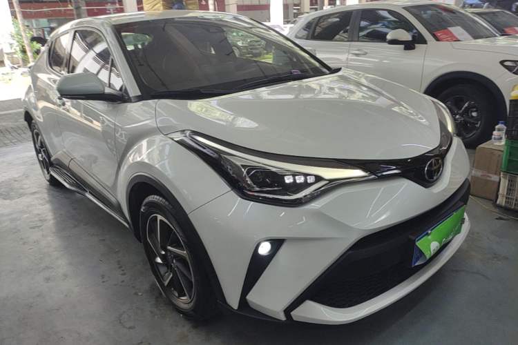 Used Toyota C-HR 2023 2.0L Luxury Edition Front Right 45 Deg