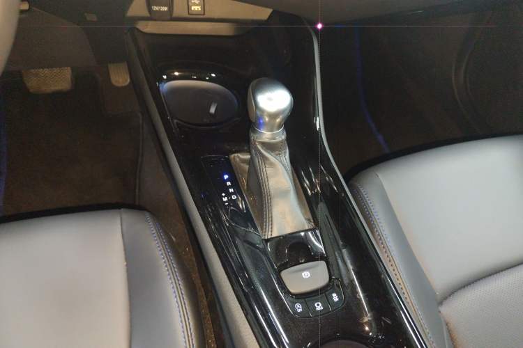 Used Toyota C-HR 2023 2.0L Luxury Edition Gear Lever