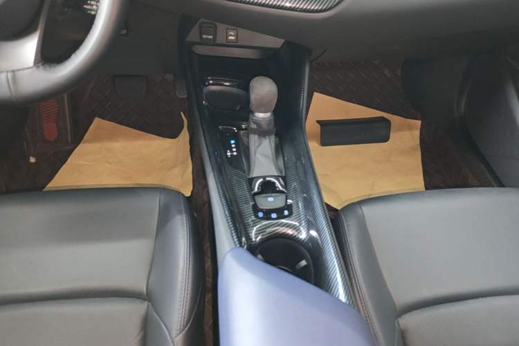 Used Toyota C-HR 2023 2.0L Luxury Edition Gear Lever