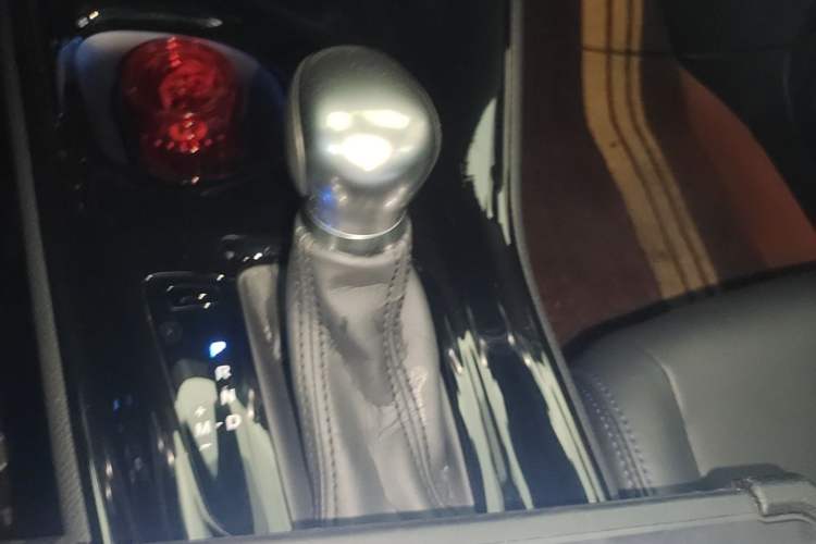 Used Toyota C-HR 2023 2.0L Luxury Edition Gear Lever