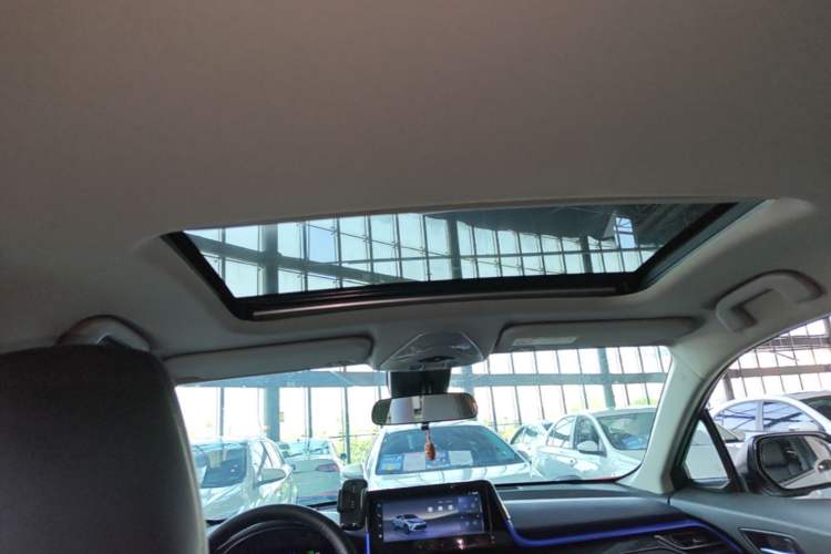Used Toyota C-HR 2023 2.0L Luxury Edition Headliner