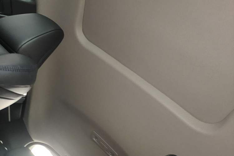 Used Toyota C-HR 2023 2.0L Luxury Edition Headliner