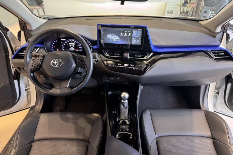Used Toyota C-HR 2023 2.0L Luxury Edition Interior 1