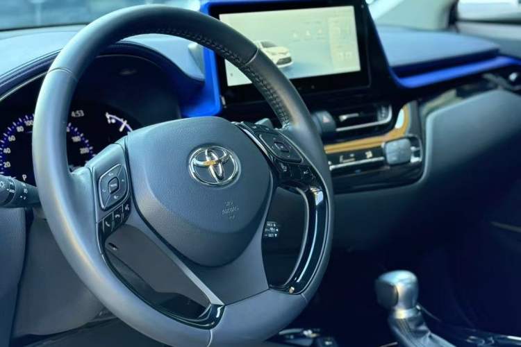 Used Toyota C-HR 2023 2.0L Luxury Edition Interior 1