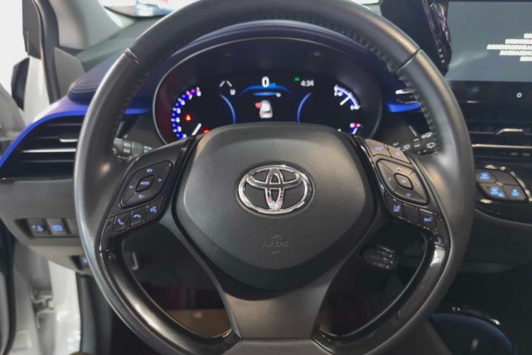 Used Toyota C-HR 2023 2.0L Luxury Edition Interior 2