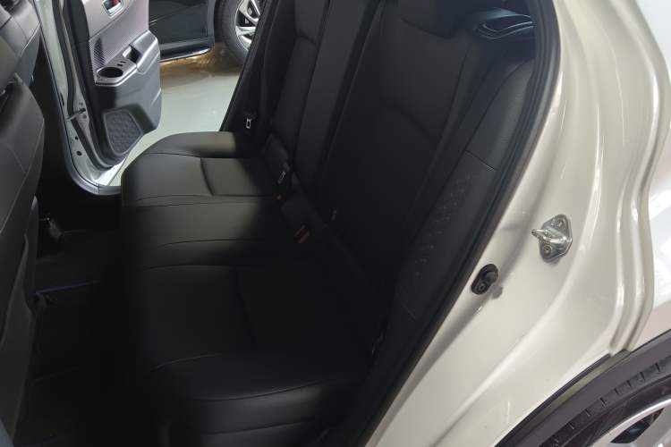 Used Toyota C-HR 2023 2.0L Leading Edition Interior 4