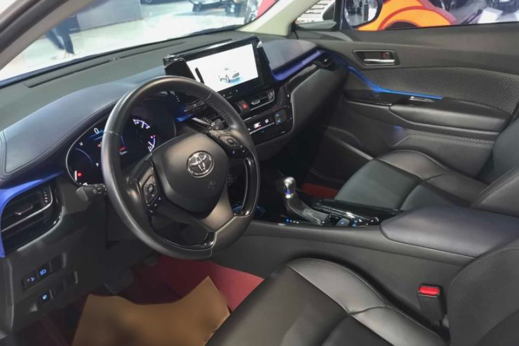 Used Toyota C-HR 2023 2.0L Luxury Edition Interior 5