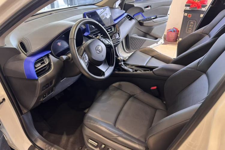 Used Toyota C-HR 2023 2.0L Luxury Edition Interior 5