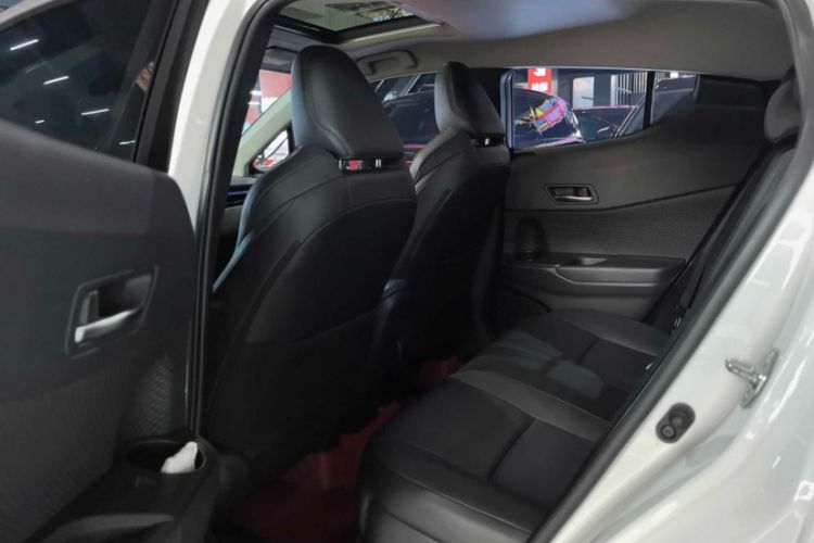 Used Toyota C-HR 2023 2.0L Luxury Edition Interior 6