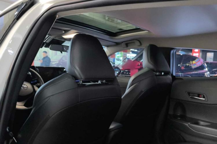 Used Toyota C-HR 2023 2.0L Luxury Edition Interior 7