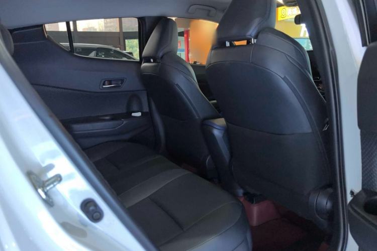 Used Toyota C-HR 2023 2.0L Luxury Edition Interior 9