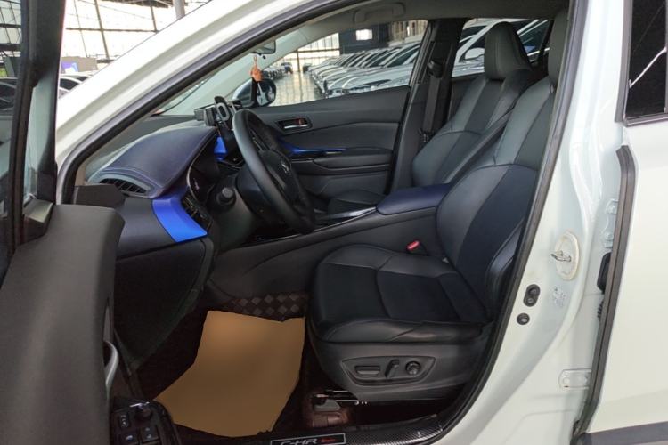 Used Toyota C-HR 2023 2.0L Luxury Edition Left Front Seat