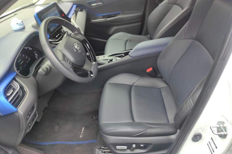 Used Toyota C-HR 2023 2.0L Smart Electric Hybrid Dual-Engine Luxury Edition Left Front Seat