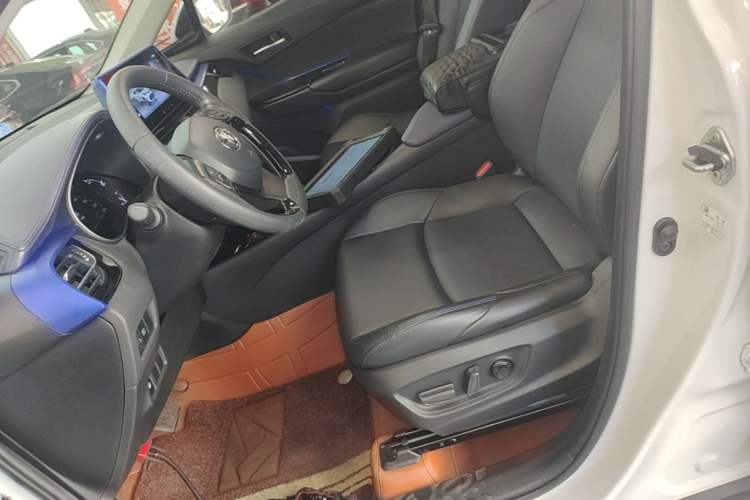 Used Toyota C-HR 2023 2.0L Luxury Edition Left Front Seat