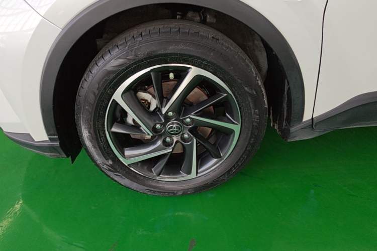 Used Toyota C-HR 2023 2.0L Luxury Edition Left Front Wheel Hub