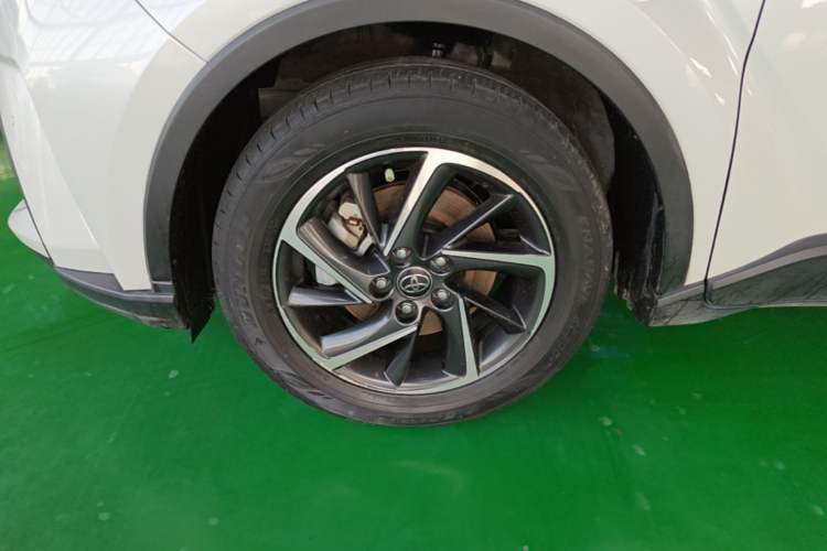 Used Toyota C-HR 2023 2.0L Luxury Edition Left Front Wheel Hub