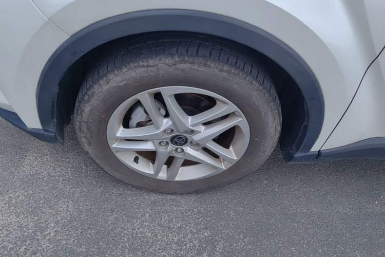 Used Toyota C-HR 2023 2.0L Smart Electric Hybrid Dual-Engine Comfort Version Left Front Wheel Hub
