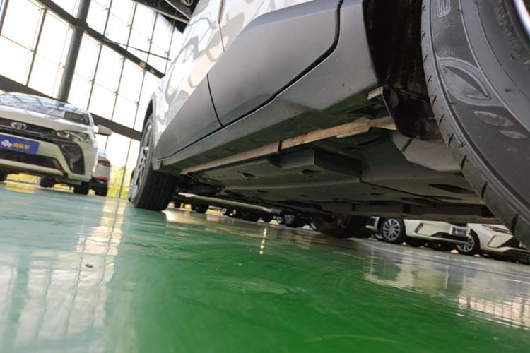 Used Toyota C-HR 2023 2.0L Luxury Edition Left Side Sill