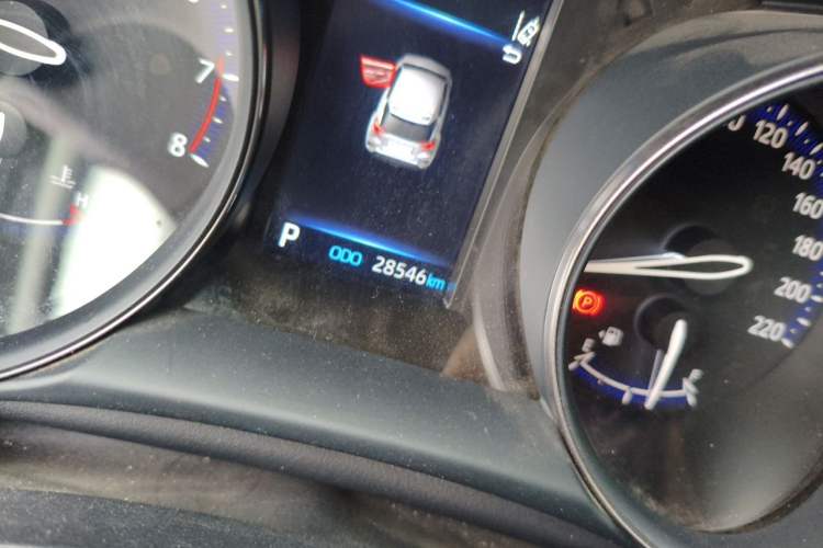 Used Toyota C-HR 2023 2.0L Leading Edition Odometer Close Up