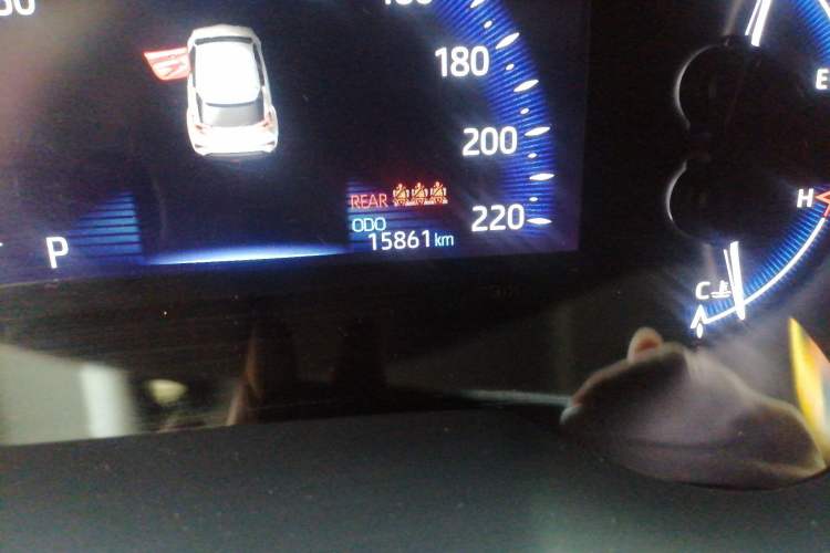 Used Toyota C-HR 2023 2.0L Comfort Edition Odometer Close Up