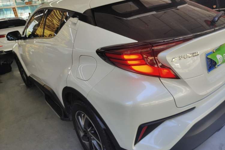 Used Toyota C-HR 2023 2.0L Luxury Edition Rear Left 45 Deg