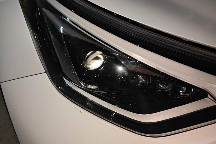Used Toyota C-HR 2023 2.0L Luxury Edition Right Front Headlight