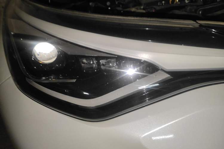Used Toyota C-HR 2023 2.0L Luxury Edition Right Front Headlight