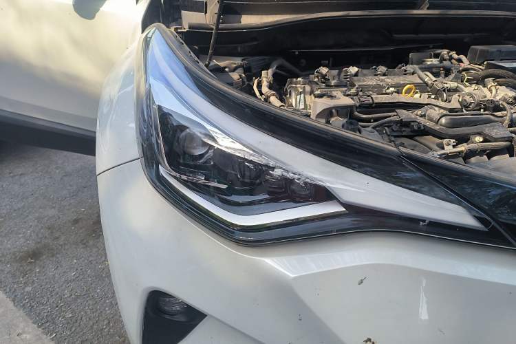 Used Toyota C-HR 2023 2.0L Luxury Edition Right Front Headlight
