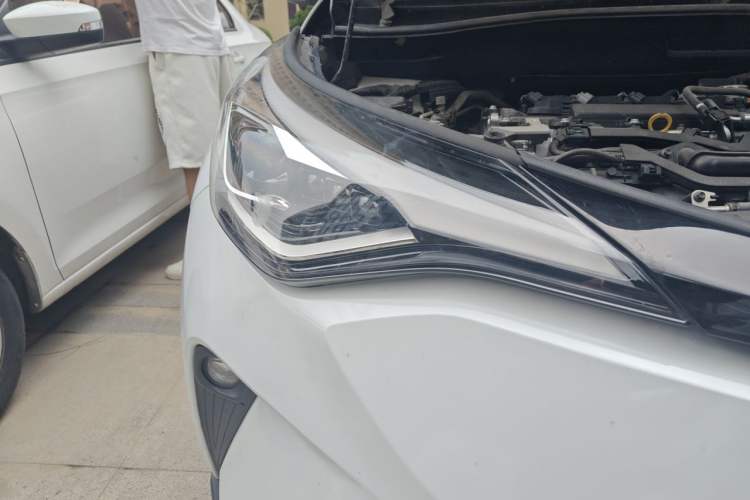 Used Toyota C-HR 2023 2.0L Luxury Edition Right Front Headlight