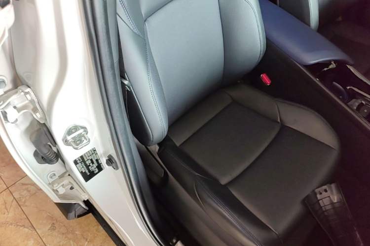 Used Toyota C-HR 2023 2.0L Luxury Edition Right Front Seat