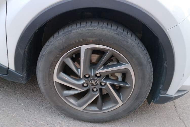 Used Toyota C-HR 2023 2.0L Luxury Edition Right Front Wheel Hub