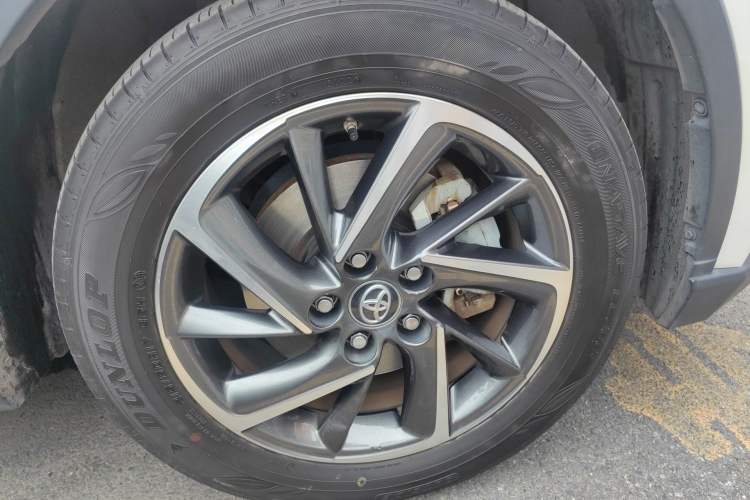 Used Toyota C-HR 2023 2.0L Smart Electric Hybrid Dual-Engine Luxury Edition Right Front Wheel Hub
