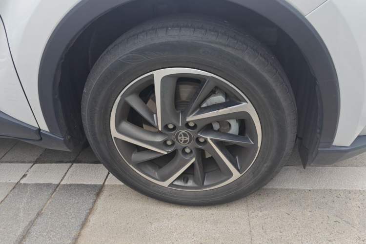 Used Toyota C-HR 2023 2.0L Luxury Edition Right Front Wheel Hub