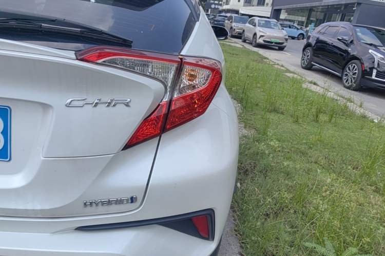 Used Toyota C-HR 2023 2.0L Smart Electric Hybrid Dual-Engine Comfort Version Right Rear Taillight