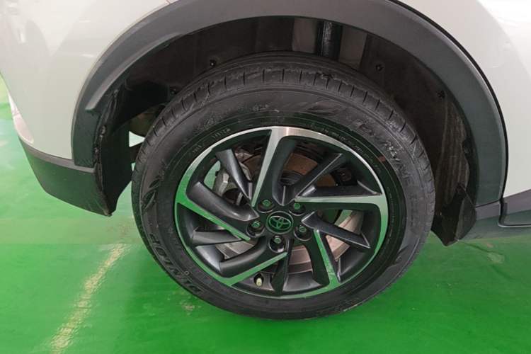 Used Toyota C-HR 2023 2.0L Luxury Edition Right Rear Wheel Hub