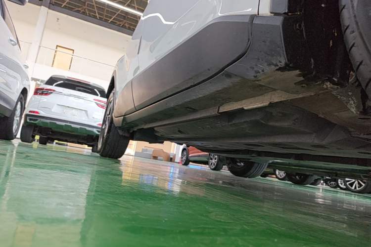 Used Toyota C-HR 2023 2.0L Luxury Edition Right Side Sill