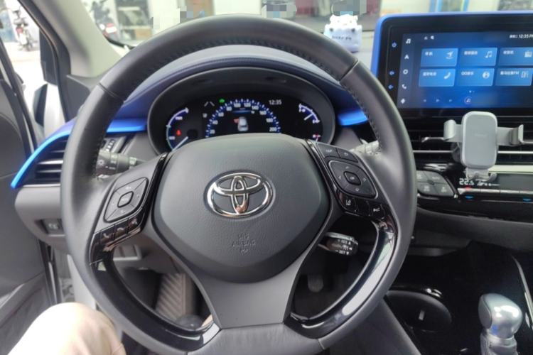 Used Toyota C-HR 2023 2.0L Smart Electric Hybrid Dual-Engine Luxury Edition Steering Wheel