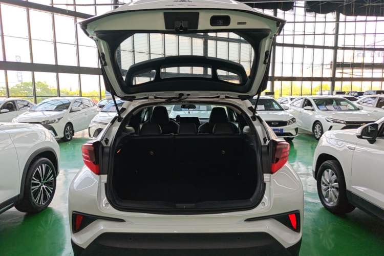 Used Toyota C-HR 2023 2.0L Luxury Edition Trunk