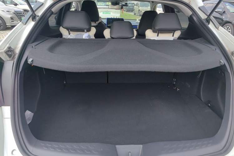 Used Toyota C-HR 2023 2.0L Smart Electric Hybrid Dual-Engine Comfort Version Trunk