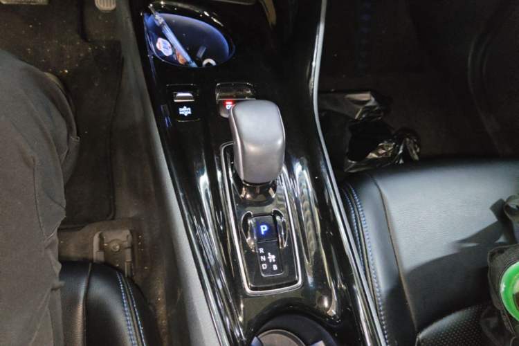 Used Toyota C-HR EV 2020 Luxury Sunroof Edition Gear Lever