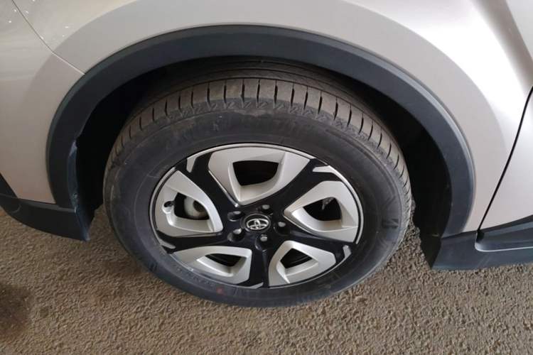 Used Toyota C-HR EV 2020 Deluxe Sunroof Edition Left Front Wheel Hub