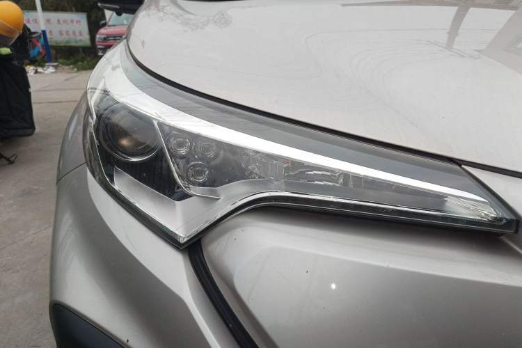 Used Toyota C-HR EV 2020 Luxury Sunroof Edition Right Front Headlight