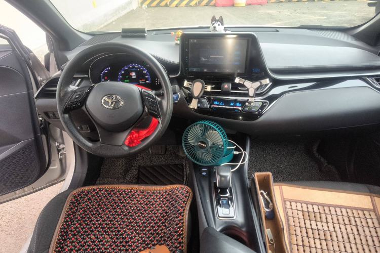 Used Toyota C-HR EV 2020 Leading Edition Center Console