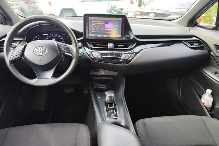 Used Toyota C-HR EV 2020 Leading Edition Center Console
