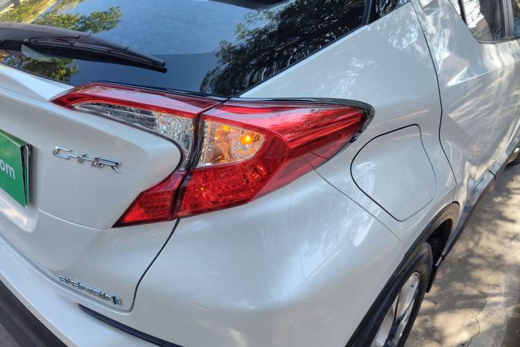 Used Toyota C-HR EV 2020 Leading Edition Exterior 6
