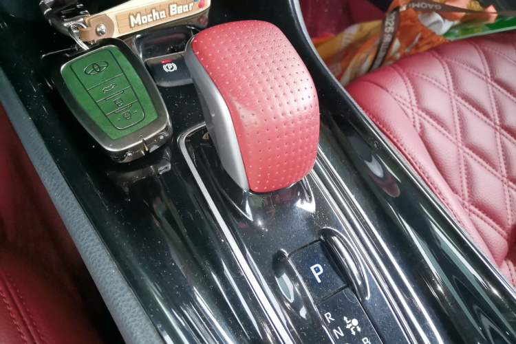 Used Toyota C-HR EV 2020 Luxury Sunroof Edition Gear Lever