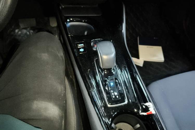 Used Toyota C-HR EV 2020 Luxury Sunroof Edition Gear Lever
