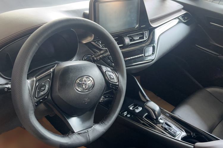 Used Toyota C-HR EV 2020 Deluxe Sunroof Edition Interior 2