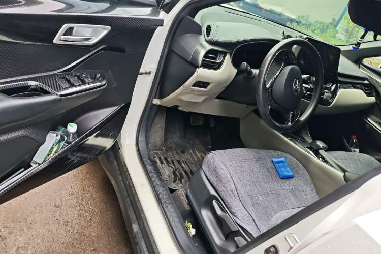 Used Toyota C-HR EV 2020 Leading Edition Interior 3